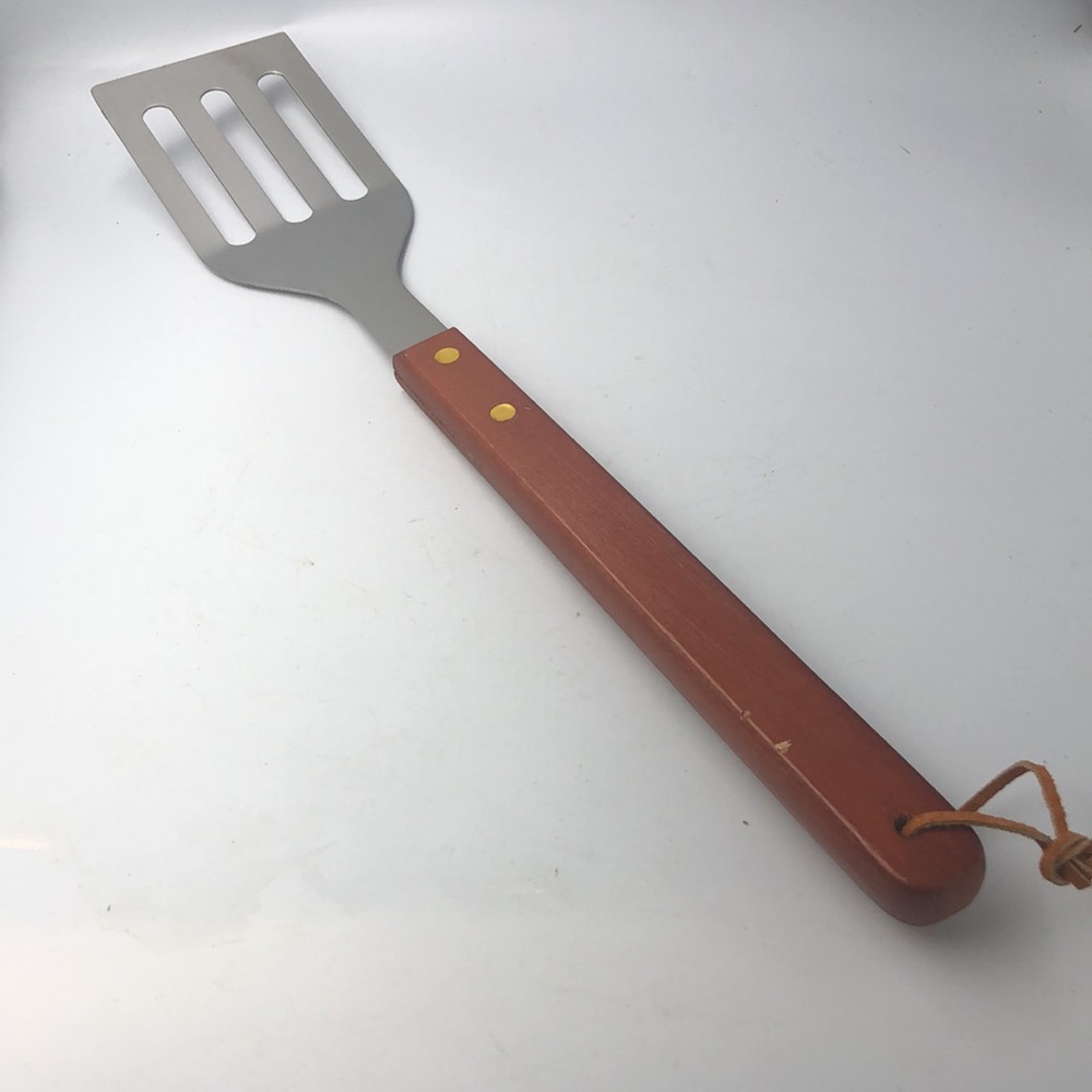 BBQ 🍗 Turner Wood Handle New with scratch
